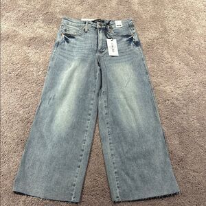 Judy blue! Tummy control mid rise wide leg crop with stretch!
3/26